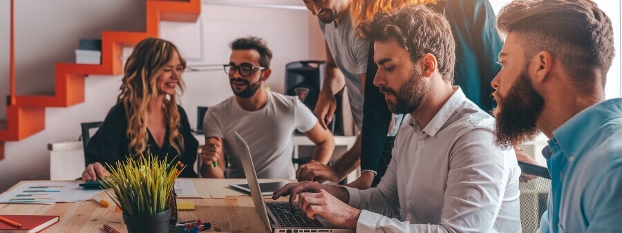 Legal Operations: equipe reunida em escritório